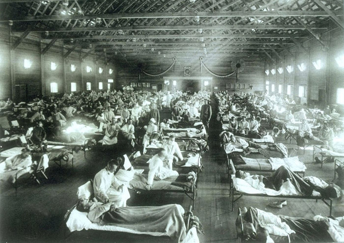 Nemocní chřipkou ve vojenské základně ve Fort Riley v Kansasu, USA