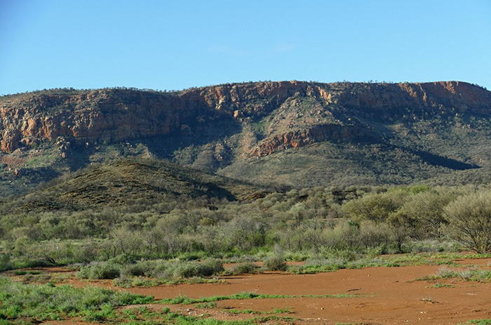Austrálie – Rudý střed: krajina v okolí Alice Springs