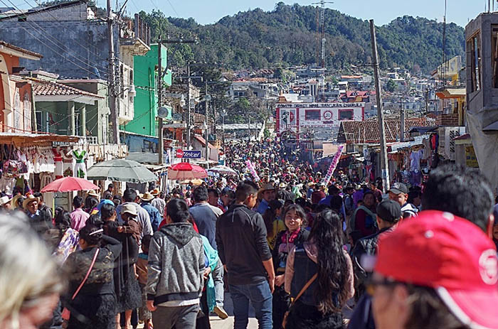 Z oslav masopustu v indiánské vesnici San Juan de Chamula