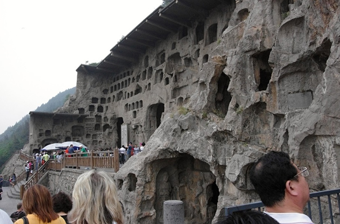 Komplex jeskyní Longmen (Dračí skály) s budhistickými svatyněmi