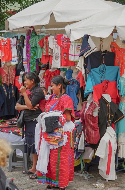 Mexiko: Oaxaca – prodavačka suvenýrů