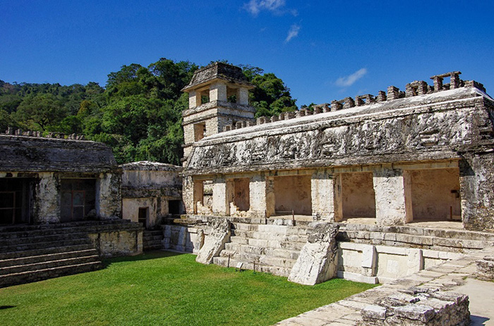 Palenque - nádvoří paláce