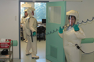 Kurz Péče o pacienty s vysoce nebezpečnými nákazami v Těchoníně, 25.-27. 5. 2011