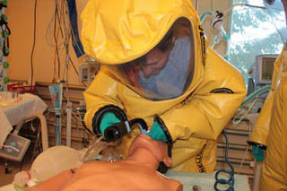 Kurz Péče o pacienty s vysoce nebezpečnými nákazami v Těchoníně, 25.-27. 5. 2011