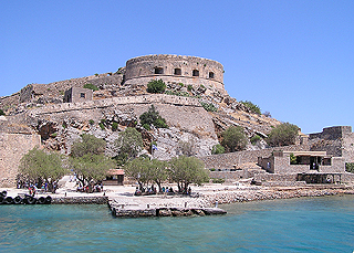 Pohled na pevnost Kalidon od přístavu