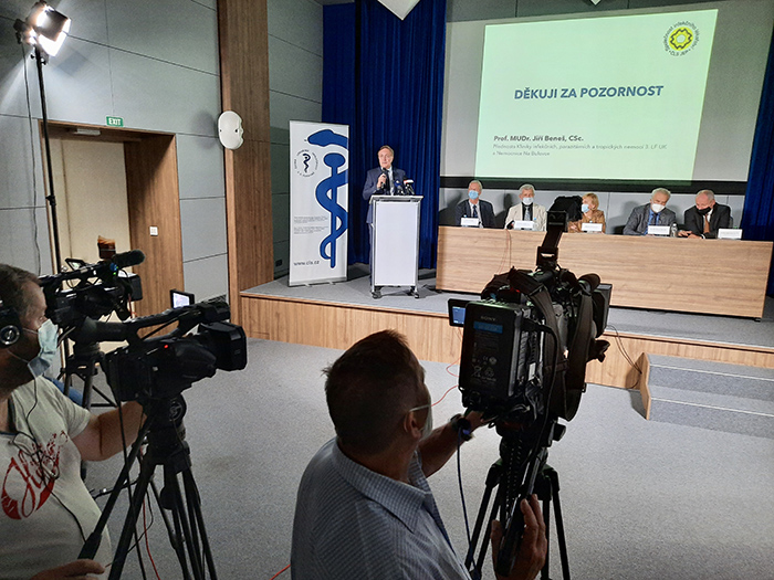 Tisková konference pořádaná výborem SIL
