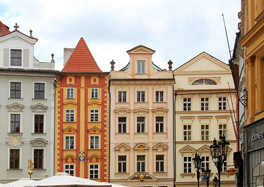 Průčelí domů na Malém náměstí v Praze